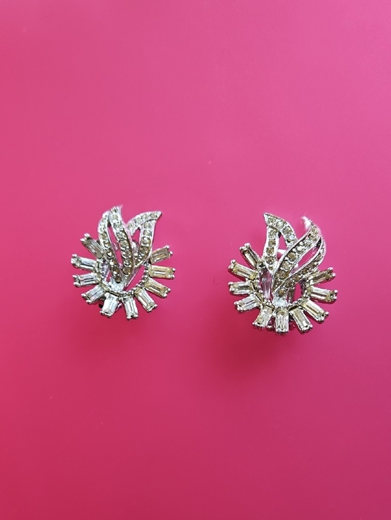 Vintage Jewelry - Vintage clear rhinestone clip on earrings Prong Set Pave Wedding Prom